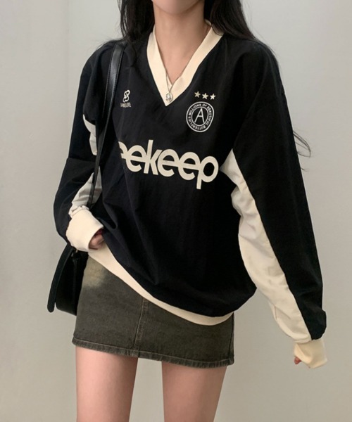 Ritzy（リッツィー）の「プリントVネックゲームシャツ ロンT（Tシャツ/カットソー・レディース・ブラック・FREE）」の2枚目の写真