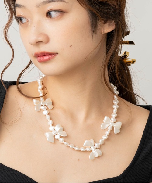 Casselini(キャセリーニ)の「Casselini(キャセリーニ)リボンリボンネックレス(ネックレス・レディース・オフホワイト・FREE)」の1枚目の写真