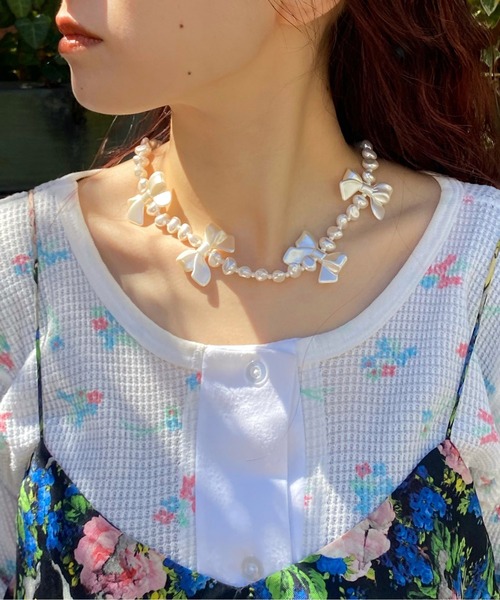 Casselini(キャセリーニ)の「Casselini(キャセリーニ)リボンリボンネックレス(ネックレス・レディース・オフホワイト・FREE)」の7枚目の写真