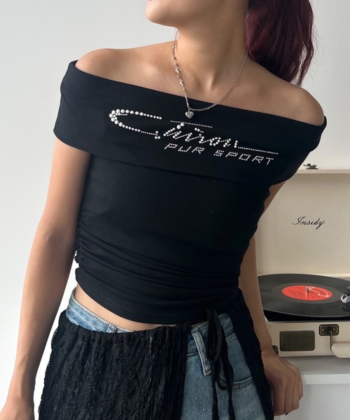 SHAGGIE(シャギー)の「スタッズロゴ付きオフショルトップス(Tシャツ/カットソー・レディース・グレー/ブラック/ホワイト・FREE)」の2枚目の写真