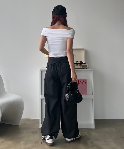 SHAGGIE(シャギー)の「スタッズロゴ付きオフショルトップス(Tシャツ/カットソー・レディース・グレー/ブラック/ホワイト・FREE)」の13枚目の写真