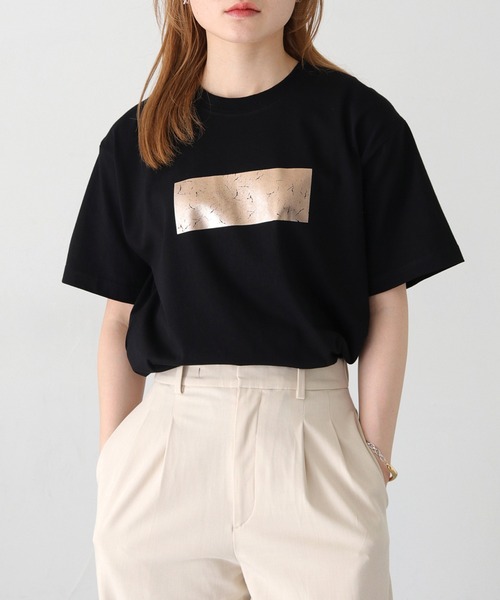 cheriella(シェリエラ)の「【cheriella】WEB限定ヴィンテージ箔プリントロゴTシャツ WEB LIMITED VINTAGE FOIL PRINT LOGO T-SHIRT(Tシャツ/カットソー・レディース・ブラック×ゴールド/ホワイト×シルバー/ブラック×シルバー/ホワイト×ゴールド・S/M/L)」の4枚目の写真