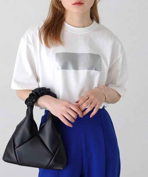cheriella(シェリエラ)の「【cheriella】WEB限定ヴィンテージ箔プリントロゴTシャツ WEB LIMITED VINTAGE FOIL PRINT LOGO T-SHIRT(Tシャツ/カットソー・レディース・ブラック×ゴールド/ホワイト×シルバー/ブラック×シルバー/ホワイト×ゴールド・S/M/L)」の15枚目の写真