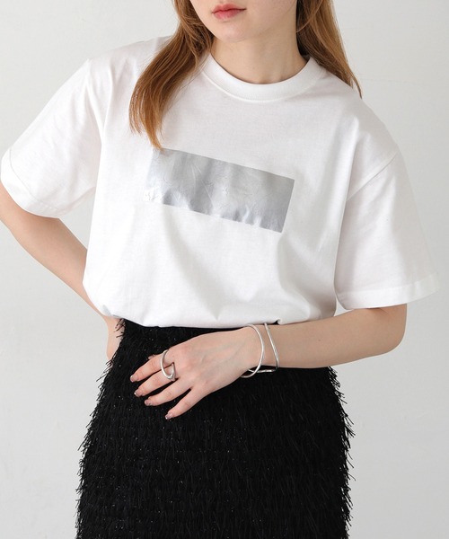 cheriella(シェリエラ)の「【cheriella】WEB限定ヴィンテージ箔プリントロゴTシャツ WEB LIMITED VINTAGE FOIL PRINT LOGO T-SHIRT(Tシャツ/カットソー・レディース・ブラック×ゴールド/ホワイト×シルバー/ブラック×シルバー/ホワイト×ゴールド・S/M/L)」の7枚目の写真