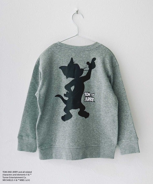 Tom＆Jerry（トムアンドジェリー）の「TOM &JERRY トムとジェリー バックプリント オーバーサイズ 裏起毛トレーナー（スウェット・キッズ・ネイビー/グレー系その他3/グリーン系その他/ブラック系その他/グレー系その他/グレイッシュベージュ/グレー系その他2/ベージュ系その他2/ヘザーチャコール/杢グレー/チャコールグレー/グリーン/ベージュ系その他/ブラック/オートミール/ベージュ・160cm/150cm/140cm/130cm/120cm/110cm）」の4枚目の写真