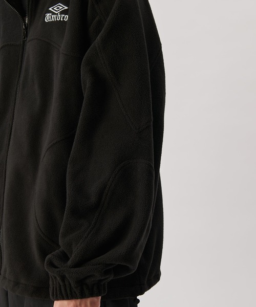 UMBRO（アンブロ）の「【UMBRO/アンブロ×Lui’s】フリースジャケット（ブルゾン・レディース・ブラック/ネイビー・S/L/XL）」の5枚目の写真