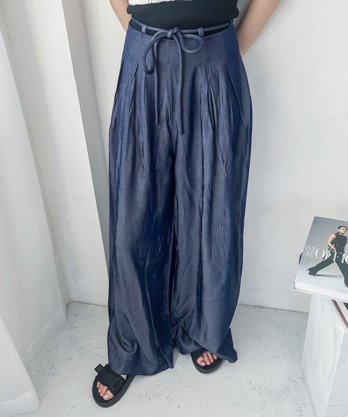 madrepadre(マドレパドレ)の「ハイウエストデニムワイドパンツ(デニムパンツ・レディース・ネイビー/ブラック・SMALL/MEDIUM)」の2枚目の写真