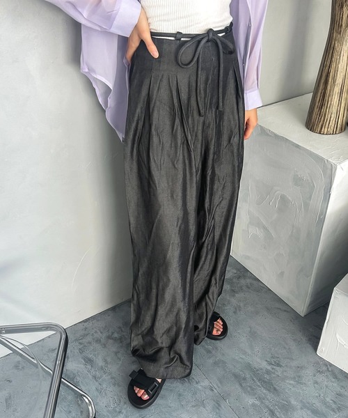 madrepadre(マドレパドレ)の「ハイウエストデニムワイドパンツ(デニムパンツ・レディース・ネイビー/ブラック・SMALL/MEDIUM)」の1枚目の写真