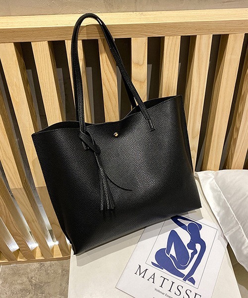 IINNO(イーノ)の「【IINNO/イイノ】タッセル付きシンプルトートバッグ(トートバッグ・レディース・ブラック/ライトピンク/ブルー/ライトグレー/ブラウン/レッド/ブロンズ・FREE)」の12枚目の写真