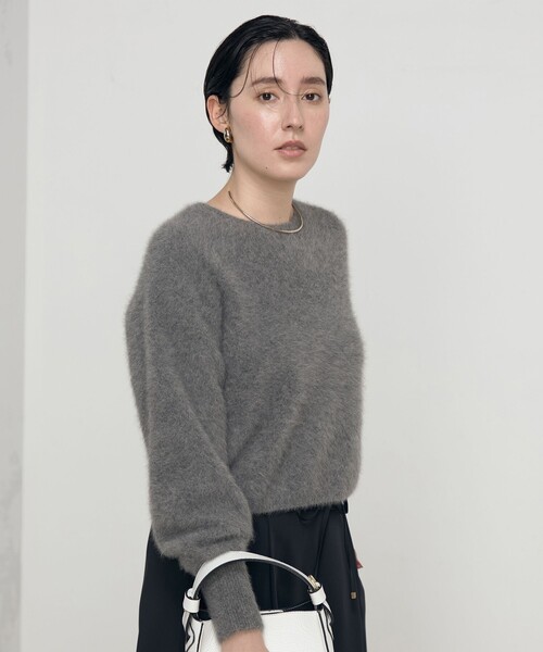 NOLLEY’S Sophi（ノーリーズソフィ）の「ヘアリーショート丈クルーネックプルオーバーニット（ニット/セーター・レディース・グレー/グレイッシュベージュ/サックスブルー・38）」の17枚目の写真