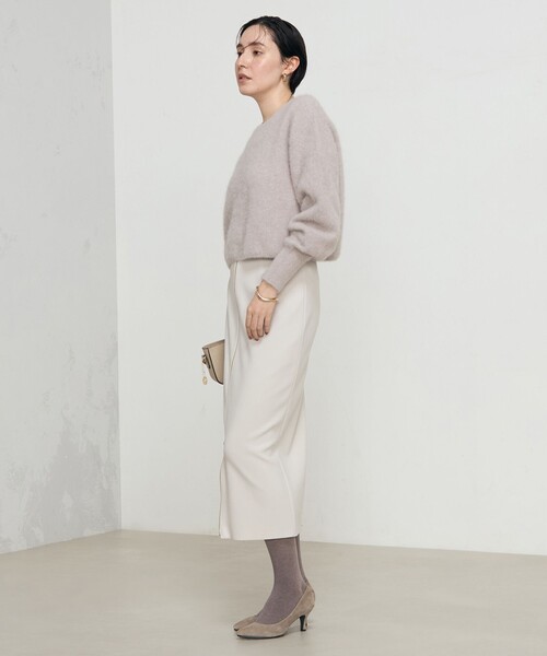 NOLLEY’S Sophi（ノーリーズソフィ）の「ヘアリーショート丈クルーネックプルオーバーニット（ニット/セーター・レディース・グレー/グレイッシュベージュ/サックスブルー・38）」の4枚目の写真