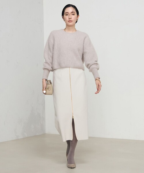 NOLLEY’S Sophi（ノーリーズソフィ）の「ヘアリーショート丈クルーネックプルオーバーニット（ニット/セーター・レディース・グレー/グレイッシュベージュ/サックスブルー・38）」の5枚目の写真