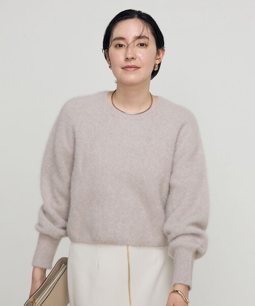 NOLLEY’S Sophi（ノーリーズソフィ）の「ヘアリーショート丈クルーネックプルオーバーニット（ニット/セーター・レディース・グレー/グレイッシュベージュ/サックスブルー・38）」の6枚目の写真