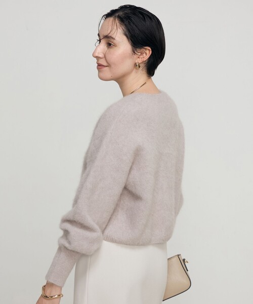 NOLLEY’S Sophi（ノーリーズソフィ）の「ヘアリーショート丈クルーネックプルオーバーニット（ニット/セーター・レディース・グレー/グレイッシュベージュ/サックスブルー・38）」の7枚目の写真