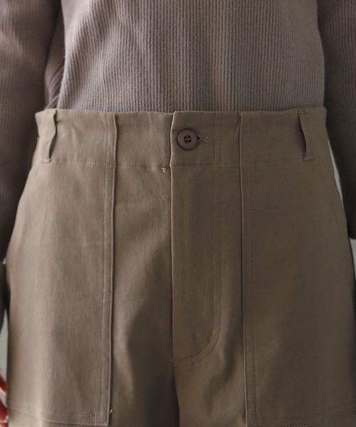 HUG.U（ハグユー）の「脚長ベイカーパンツ（カーゴパンツ・レディース・ベージュ/ブラック/ダークオリーブ・M(レギュラー丈)/L(トール丈)/XL(レギュラー丈)/XL(トール丈)/M(トール丈)/L(レギュラー丈)）」の10枚目の写真