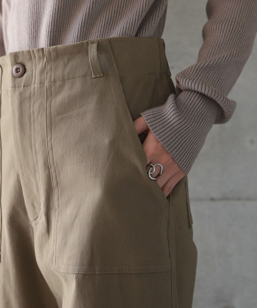 HUG.U（ハグユー）の「脚長ベイカーパンツ（カーゴパンツ・レディース・ベージュ/ブラック/ダークオリーブ・M(レギュラー丈)/L(トール丈)/XL(レギュラー丈)/XL(トール丈)/M(トール丈)/L(レギュラー丈)）」の8枚目の写真