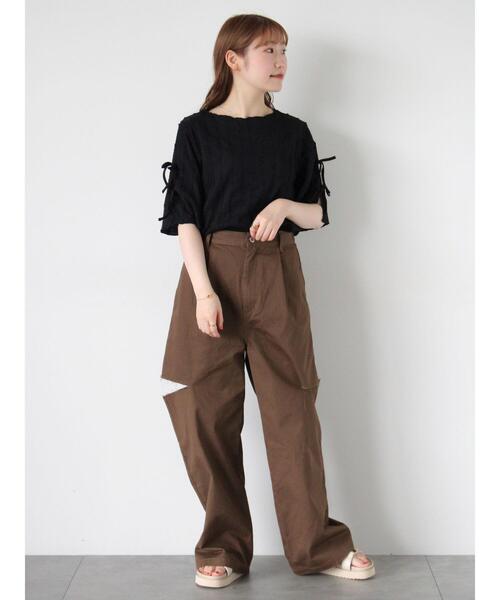 ehka sopo(エヘカソポ)の「カットアウトチノパン(その他パンツ・レディース・ベージュ/カーキ/モカ・F)」の9枚目の写真