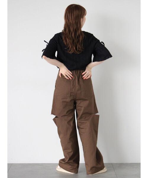 ehka sopo(エヘカソポ)の「カットアウトチノパン(その他パンツ・レディース・ベージュ/カーキ/モカ・F)」の12枚目の写真