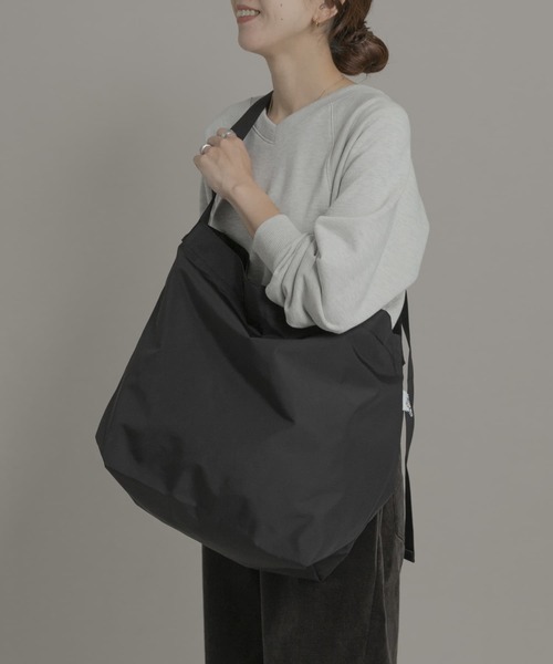 Drifter(ドリフター)の「DRIFTER プレーンショルダーバッグ(ショルダーバッグ・レディース・モカ/ブラック・ONE)」の4枚目の写真