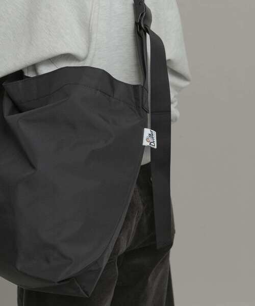 Drifter(ドリフター)の「DRIFTER プレーンショルダーバッグ(ショルダーバッグ・レディース・モカ/ブラック・ONE)」の5枚目の写真