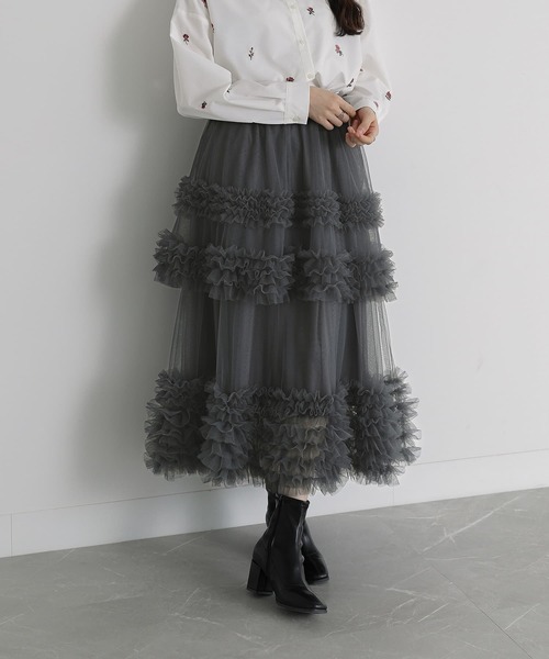 somari imagination(ソマリ イマジネーション)の「『フリルティアードチュールスカート』(スカート・レディース・アイボリー/グリーン/チャコール・1/2)」の4枚目の写真