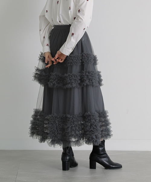 somari imagination(ソマリ イマジネーション)の「『フリルティアードチュールスカート』(スカート・レディース・アイボリー/グリーン/チャコール・1/2)」の5枚目の写真