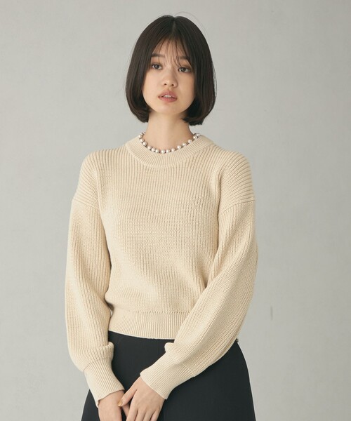 EMMEL REFINES(エメルリファインズ)の「<EMMEL REFINES>EM フェイクパール カタアゼニット プルオーバー(ニット/セーター・レディース・ナチュラル/ダークグレー・FREE)」の5枚目の写真