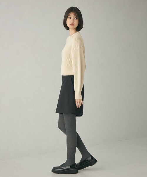 EMMEL REFINES(エメルリファインズ)の「<EMMEL REFINES>EM フェイクパール カタアゼニット プルオーバー(ニット/セーター・レディース・ナチュラル/ダークグレー・FREE)」の7枚目の写真