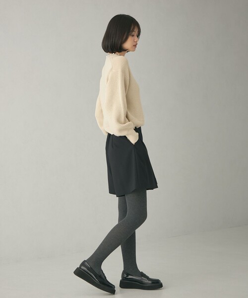 EMMEL REFINES(エメルリファインズ)の「<EMMEL REFINES>EM フェイクパール カタアゼニット プルオーバー(ニット/セーター・レディース・ナチュラル/ダークグレー・FREE)」の8枚目の写真