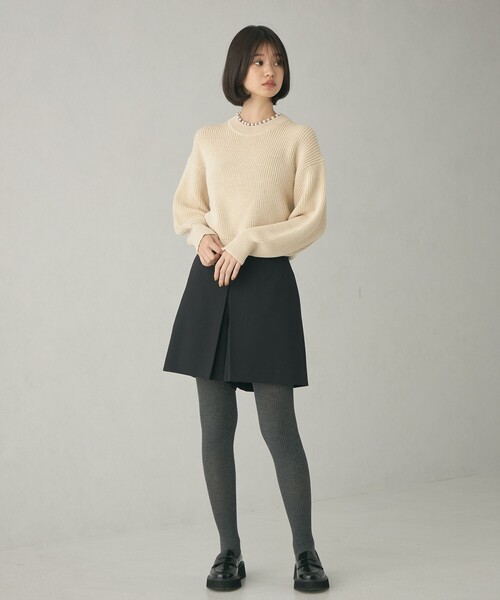 EMMEL REFINES(エメルリファインズ)の「<EMMEL REFINES>EM フェイクパール カタアゼニット プルオーバー(ニット/セーター・レディース・ナチュラル/ダークグレー・FREE)」の9枚目の写真