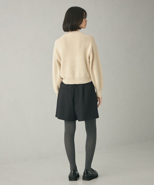 EMMEL REFINES(エメルリファインズ)の「<EMMEL REFINES>EM フェイクパール カタアゼニット プルオーバー(ニット/セーター・レディース・ナチュラル/ダークグレー・FREE)」の10枚目の写真