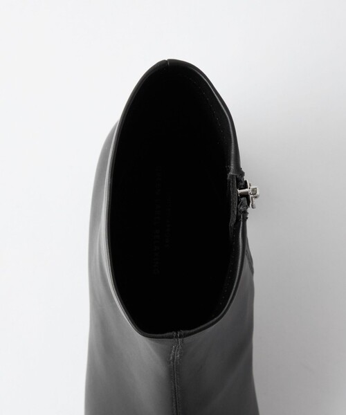 green label relaxing(グリーンレーベルリラクシング)の「スクエア ストレッチ ショートブーツ(5.5cmヒール)-晴雨兼用-(ブーツ・レディース・ベージュ/ブラック・L/S/XL/M/XS)」の12枚目の写真