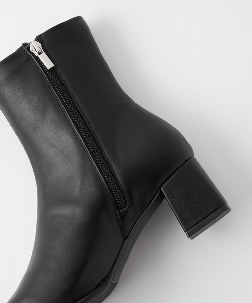 green label relaxing(グリーンレーベルリラクシング)の「スクエア ストレッチ ショートブーツ(5.5cmヒール)-晴雨兼用-(ブーツ・レディース・ベージュ/ブラック・L/S/XL/M/XS)」の14枚目の写真