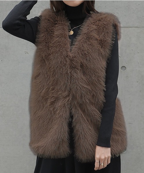 Doula Doula（ドゥーラドゥーラ）の「エコファーロングベスト（ベスト・レディース・チャコールグレー/ベージュ/ライトグレー/ブラウン・FREE）」の3枚目の写真