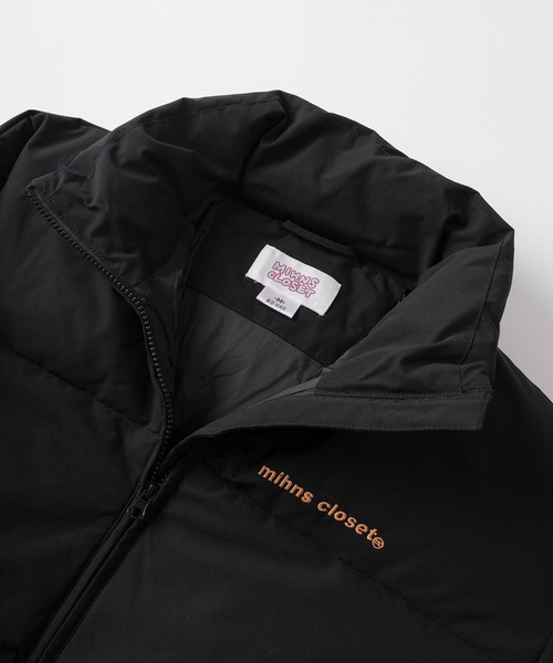 mihns closet(ミンズクローゼット)の「【76】【mihns closet/ミンズクローゼット】ワンポイントロゴ刺繍 無地 チェック柄 ボリューム ファイバー ダウンジャケット(ダウンジャケット/コート・レディース・ブラック/ブラック系その他/ブラウン/オフホワイト/セージグリーン/ブラック系/ホワイト系/ライトグリーン系/ブラック系1/ダークグリーン系・L/XL/M)」の12枚目の写真