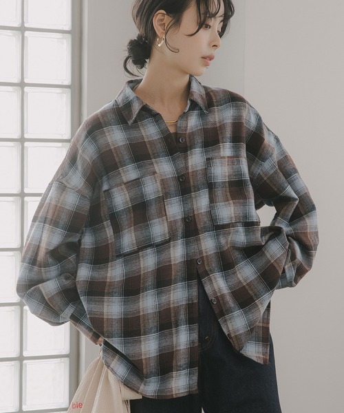 210nouve（トゥージュヌーブ）の「オンブレチェック オーバーサイズ シャツ（シャツ/ブラウス・レディース・ブラック/ホワイト/ベージュ/ブラウン/ブルー・FREE）」の3枚目の写真