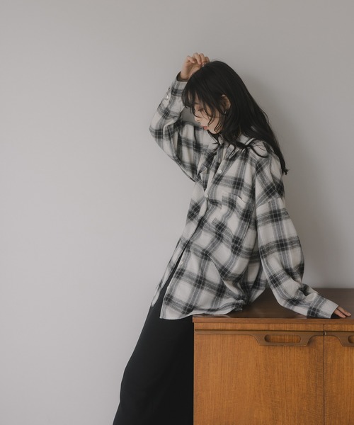 210nouve（トゥージュヌーブ）の「オンブレチェック オーバーサイズ シャツ（シャツ/ブラウス・レディース・ブラック/ホワイト/ベージュ/ブラウン/ブルー・FREE）」の14枚目の写真