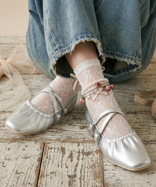 LibertyDoll（リバティードール）の「メリージェーン スクエアトゥギャザーバレエパンプス（バレエシューズ・レディース・アイボリー/シルバー/ブラック・LL/3L/SS/S/M/L）」の3枚目の写真