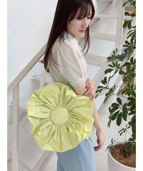 MERCURYDUO(マーキュリーデュオ)の「BIGフラワーBAG(ハンドバッグ・レディース・ライトブルー/ライム・FREE)」の6枚目の写真