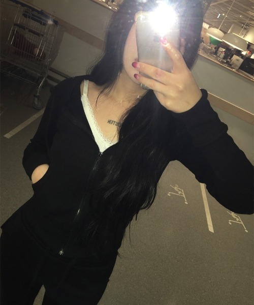 anyonemore（エニワンモア）の「クロップドリブニットジップパーカー（パーカー・レディース・ブラック・FREE）」の7枚目の写真