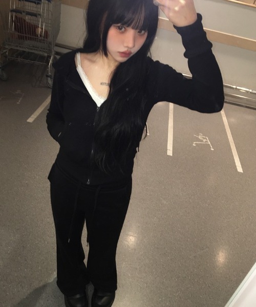 anyonemore（エニワンモア）の「クロップドリブニットジップパーカー（パーカー・レディース・ブラック・FREE）」の6枚目の写真