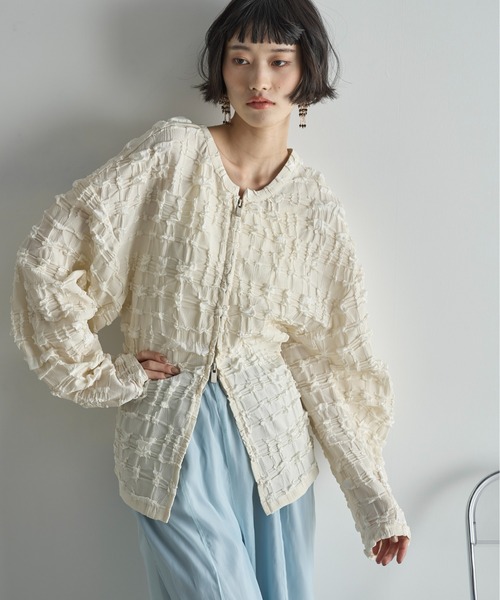 THE YOn(ザヨン)の「2WAYリップルジャガードタックスリーブWジップトップス(シャツ/ブラウス・レディース・アイボリー/ブラック・FREE)」の4枚目の写真