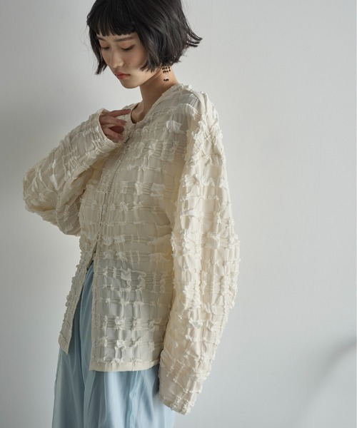 THE YOn(ザヨン)の「2WAYリップルジャガードタックスリーブWジップトップス(シャツ/ブラウス・レディース・アイボリー/ブラック・FREE)」の6枚目の写真