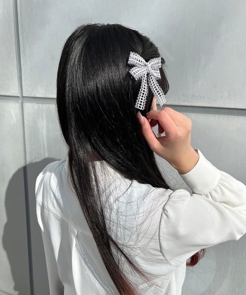 F i.n.t(フィント)の「レースリボンヘアクリップセット/fint フィント(バレッタ/ヘアクリップ・レディース・ブルーグレー/オフホワイト・FREE)」の2枚目の写真