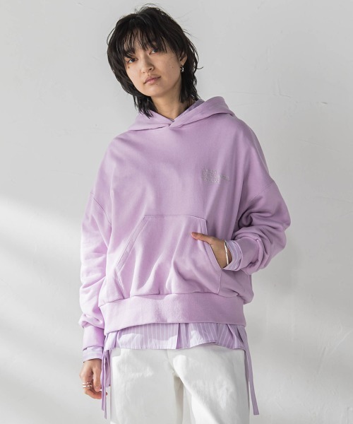 MAYSON GREY(メイソングレイ)の「刺繍ロゴパーカー≪洗濯機で洗える≫(パーカー・レディース・ライトグレー/ブルー/パープル・M)」の1枚目の写真