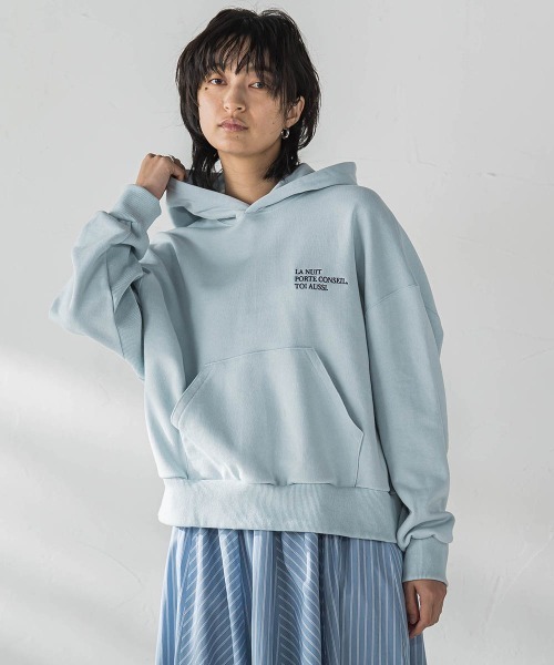 MAYSON GREY(メイソングレイ)の「刺繍ロゴパーカー≪洗濯機で洗える≫(パーカー・レディース・ライトグレー/ブルー/パープル・M)」の3枚目の写真