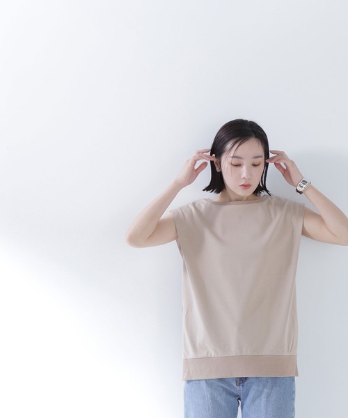 NATURAL BEAUTY BASIC(ナチュラルビューティーベーシック)の「◇サイドスリットスムーストップス(Tシャツ/カットソー・レディース・ベージュ/オフホワイト/チャコールグレー・FREE)」の15枚目の写真