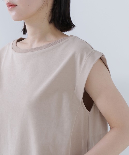 NATURAL BEAUTY BASIC(ナチュラルビューティーベーシック)の「◇サイドスリットスムーストップス(Tシャツ/カットソー・レディース・ベージュ/オフホワイト/チャコールグレー・FREE)」の12枚目の写真