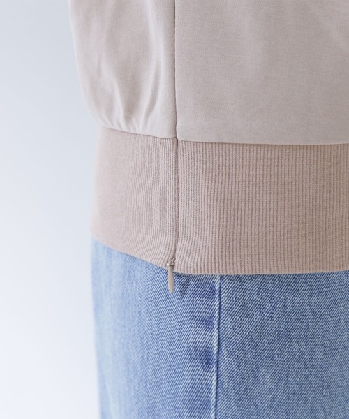 NATURAL BEAUTY BASIC(ナチュラルビューティーベーシック)の「◇サイドスリットスムーストップス(Tシャツ/カットソー・レディース・ベージュ/オフホワイト/チャコールグレー・FREE)」の9枚目の写真