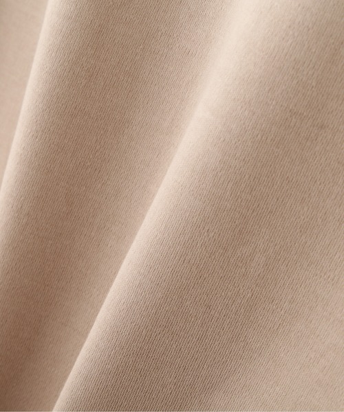 NATURAL BEAUTY BASIC(ナチュラルビューティーベーシック)の「◇サイドスリットスムーストップス(Tシャツ/カットソー・レディース・ベージュ/オフホワイト/チャコールグレー・FREE)」の4枚目の写真